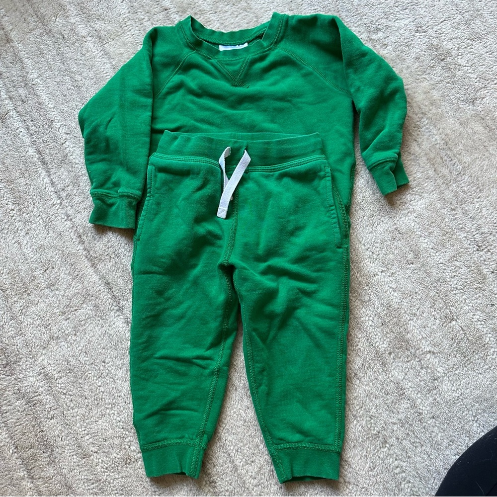 Hanna Andersson French Terry Green Sweatshirt and Pants Set size 2